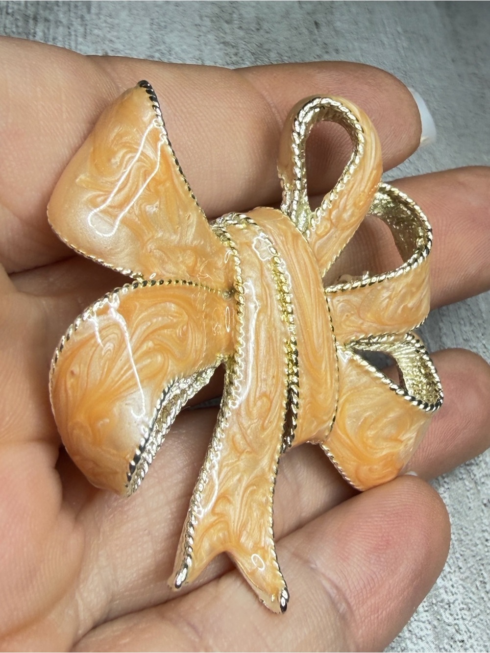 Vintage Tanya Creations TC Peach Enamel Bow Brooch Gold Tone 2 Inches - Picture 5 of 11